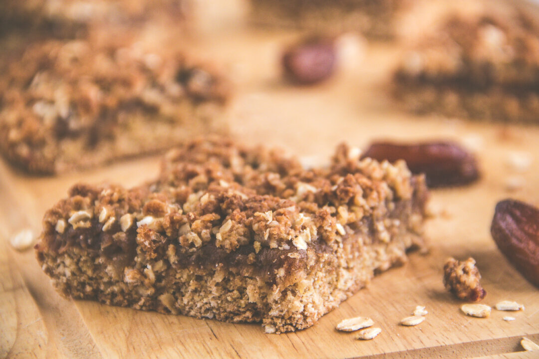 Μπάρες Ενέργειας με Χουρμάδες και Βρώμη