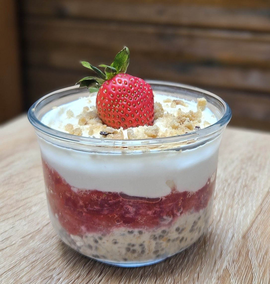 Strawberry Cheesecake σε Βαζάκι: Η Υγιεινή Εκδοχή που θα Λατρέψετε!
